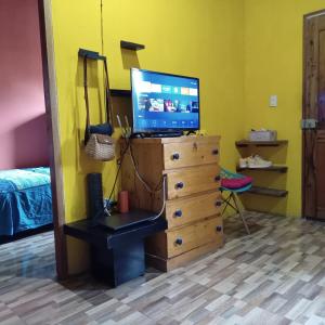 Cozy Quiet 4-Bedroom Home, 3-min Walk to the Beach