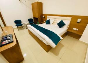 RY Luxuries, 300m from Golden Temple