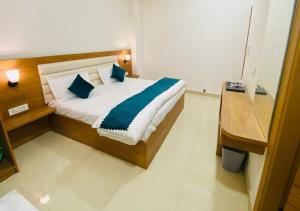 RY Luxuries, 300m from Golden Temple