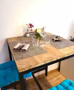 Studio T1 Centre - Idéal couple & amis - Confort - WIFI - Calme - Climatisation - Coin Terrasse