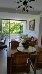 Praia dos Milionários e pé na areia