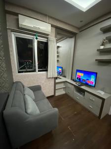 Apartement The Suites Metro by Pinkish