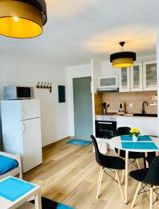 Bel appartement côté Port avec Piscine & Tennis proche Plage