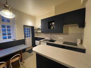 Appart COQUET Intra-Muros façade historique rez de chaussée terrasse