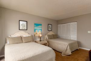 Ocean Dunes 5212 sleeps eight pool oceanside walk to beach