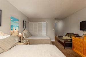 Ocean Dunes 5212 sleeps eight pool oceanside walk to beach