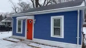 Blue MiniCastle, NEXT 2 DTW, 3BR - Romulus