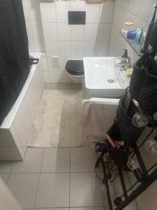 1 Zimmer zu vermieten in geteilter Wohnung mit dem Gastgeber