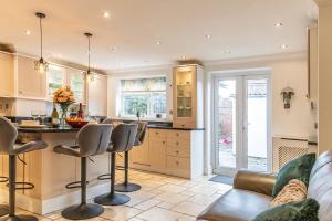 3 Bed House Old Portsmouth With Hottub & Parking 2Min walk to Beach & Gunwharf