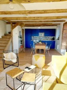 Grange rénovée avec vue dans village paisible - Saint-Félix-de-Lunel