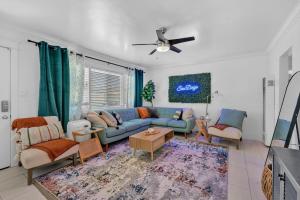 Close to Downtown! Private Yard, Fire Pit,Games