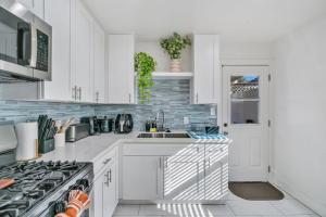 Close to Downtown! Private Yard, Fire Pit,Games