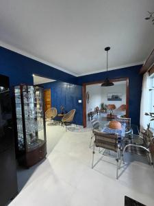 Casa Ecológica 7 - Condomínio localizado a 2km das Praias, com 3 quartos equipados com ar-condicionado, Piscina e Área Gourmet