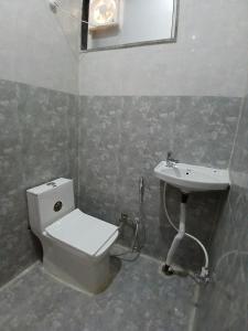 Hotel Braj Nikunj ! near new Rangj ji Temple, Prem mandir, ISCKON temple ! Fully air conditioned and prime located place