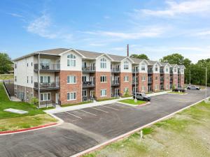 Spacious Retreat, Heart of the City, Indoor Pool, Free Attraction Tickets!