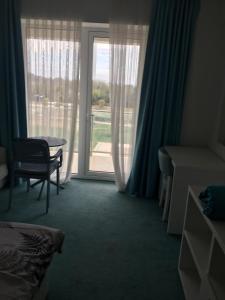 Waves & Whispers Apartments - acces gratuit piscina