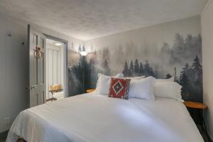 Moose Suite - King Bed Cabin Apartment