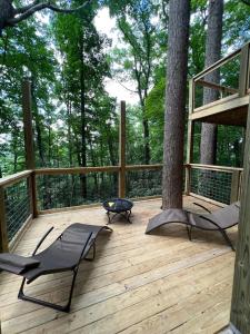 Moose Suite - King Bed Cabin Apartment