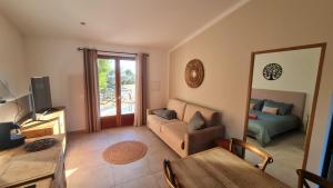 Maisons de vacances La Cigale suite villa du Mazet de la Draille Mas en Cevennes - Jacuzzi & Piscine Privatif - 4 personnes - Classe 5 etoiles : photos des chambres