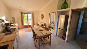 Maisons de vacances La Cigale suite villa du Mazet de la Draille Mas en Cevennes - Jacuzzi & Piscine Privatif - 4 personnes - Classe 5 etoiles : Maison 1 Chambre