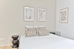 Charming little studio close to Paris- III