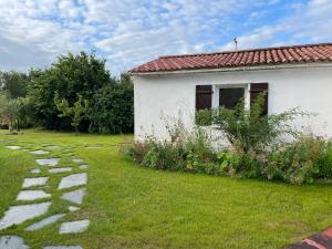 Maisons de vacances Un studio independant avec jardin : photos des chambres