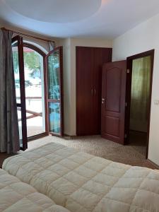 Luxury Villa in the Pines