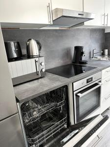 Beautiful flat with living room and kitchen sleeps 4p on separate beds and 2p on sofa