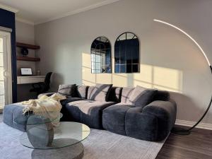 Bright & Spacious in Iconic LA Neighborhood Free parking - 10mins to Cedars