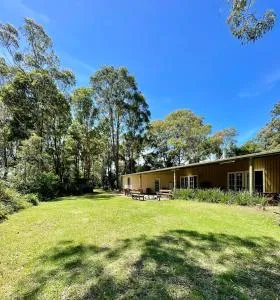 The Strawberry Shed - Manning Point