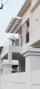 Saya's Abode - Railview Suites - Bindukuri