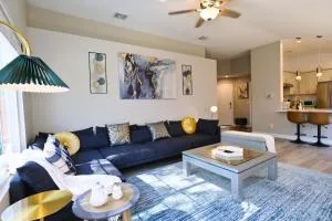 Near the Strip, Smart TVs, WiFi, private garage and backyard - VGT