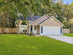The Paramour comfy home with ground floor bedroom and fenced in yard