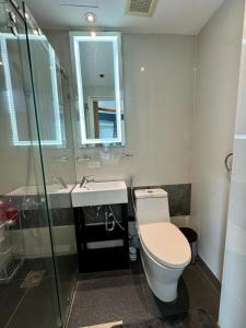 Luxe 2-BR Condo in Avant BGC