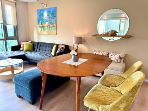 Luxe 2-BR Condo in Avant BGC - Obiekty bez kategorii w mieście Manila