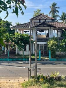 Red Uncles House R1