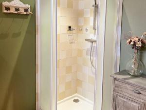Maisons de vacances Gite chaleureux avec sauna, pres des chateaux de la Loire - FR-1-491-456 : photos des chambres