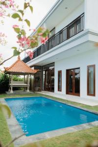 Villa Ajeg Tumbak Bayuh - Sunset and Rice Paddy Views