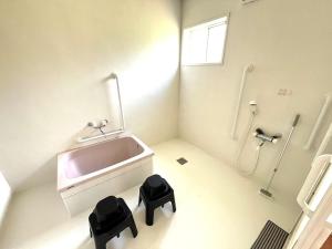 LINDA Guest House -- Great for long term stay with family and friends!Enough Playing Guest House