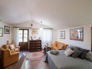 Villa in Tuscany with Private Pool and Hill View
