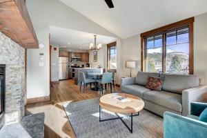 Beautifully Updated Mountain Chic Condo condo