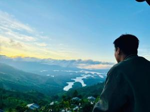 Homestay A Súy -View Hồ Tà Đùng