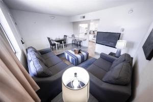 205 Fully Furnished 1BR Suite-Prime Location