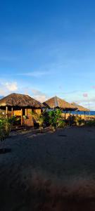 Willies Beach Resort