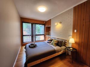 Rustic Charm by the Lake, Embassies & Parliament