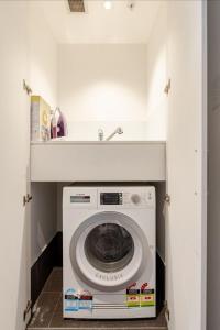 Private room in shared apartment Brisbane City II