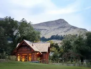 Casterton Cottage, paradise garden with spa -  Lyttelton