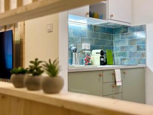 Colorful Condo by the Danube ---FREE PARKING---