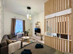 Colorful Condo by the Danube ---FREE PARKING---