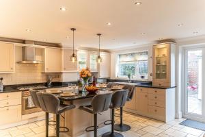 3 Bed House Old Portsmouth With Hottub & Parking 2Min walk to Beach & Gunwharf